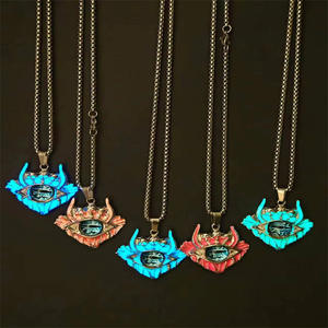 เครื่องประดับแนวพังก์สำหรับวันฮาโลวีนที่สร้างสรรค์อุปกรณ์เสริมการสะท้อนแสงอุปกรณ์เสริมทางเรขาคณิตโล่สามเหลี่ยมปีศาจตาหัวกะโหลกสร้อยคอถึงลูกชายของฉัน - Product Image 3