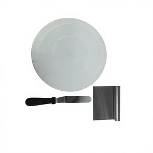 Set di Utensili per Pasticceria: Piatto Girevole per Torte, Raschietto per Burro, Spatola Lisciante, Set Completo per Decorazione, Strumenti in Acciaio Inox e Plastica PP, 3 Pezzi - Product Image 1