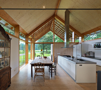 Villa modulaire de luxe en verre avec services de conception complets Chalet préfabriqué moderne en bois avec personnalisation de l'architecte