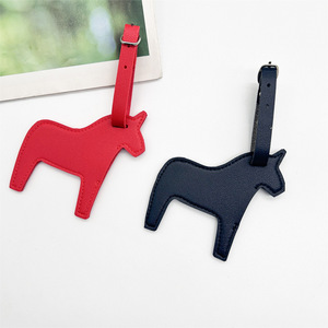 Etiqueta de equipaje estilo chino del Año del Caballo, colgante retro de cuero con forma de caballo, amuleto personalizado para bolsa de viaje al por mayor. - Product Image 2