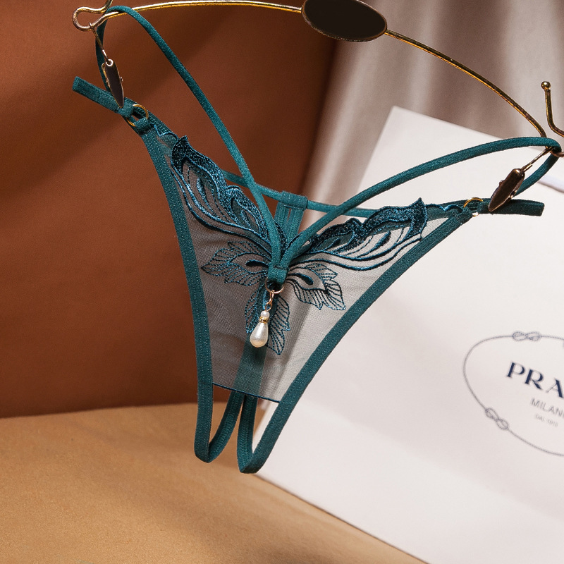 Di colore verde scuro