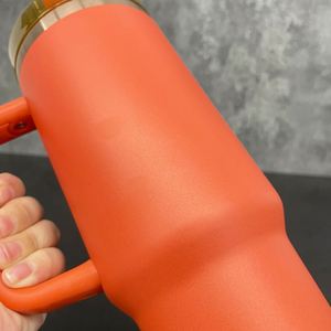 Gobelets isothermes H2.0 de 40 oz, plaqués cuivre, avec revêtement en poudre rouge feuille d'érable, avec poignée, pour gravure laser - Product Image 5