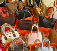 Sacs à main pour femmes en gros, sacs à main de marque pour dames, sacs fourre-tout décontractés en similicuir, sacs à bandoulière de luxe légers, articles mixtes d'occasion à prix bas