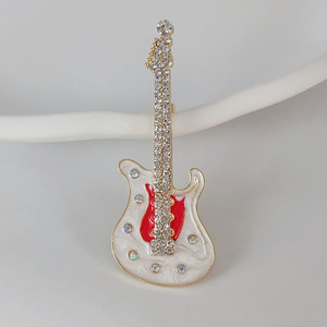 Insignia personalizada de dibujos animados de guitarra, emblema de esmalte suave de Metal, broche de insignia, Pin de solapa para ropa y sombreros - Product Image 3