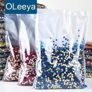 Oleeya Venta al por Mayor 100 Unidades Mixtas de Cristales de Vidrio Dorados con Reverso Plano y Cristales AB para Decoración de Uñas - Product Image 1