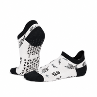 Chaussettes de yoga antidérapantes pour femmes, avec grip en silicone sur toute la semelle, logo personnalisé OEM, chaussettes de Pilates à la cheville, vente en gros