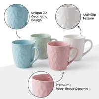 Production en série de tasses en céramique assurant un approvisionnement suffisant