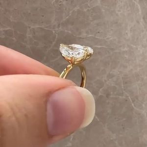 Anillo Toi et Moi con Diamante Cultivado en Laboratorio de 3CT, Oro de 14K, Estilo Pera Ovalada, Joyería Fina de Lujo, Anillo de Compromiso Elegante para Mujer - Product Image 3
