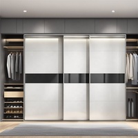 Lemari Pakaian Geser 3 Pintu Kontemporer dengan Panel Pintu Berlapis Lacquer Mengkilap, Rak Penyimpanan Terintegrasi & Kompartemen Penyimpanan Pakaian