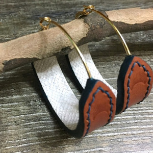 El fabricante suministra pendientes minimalistas de cuero, pendientes llamativos de estilo europeo y americano, y aros grandes a la moda. - Product Image 4