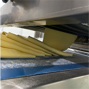 <span class=keywords><strong>Ligne</strong></span> <span class=keywords><strong>de</strong></span> production <span class=keywords><strong>de</strong></span> pâte feuilletée à grande échelle La <span class=keywords><strong>ligne</strong></span> <span class=keywords><strong>de</strong></span> stratification <span class=keywords><strong>de</strong></span> pâte entièrement automatique pour l'usine alimentaire peut être personnalisée - Product Image 5