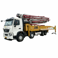 Camion pompe à béton XCMG HB43V d'occasion, 43m, avec flèche à 5 sections RZ, châssis SINOTRUK 350HP, télécommande OMRON, à vendre