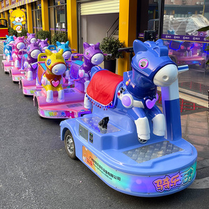 Trenino Elettrico <span class=keywords><strong>Colorato</strong></span> per Bambini, Stile Giostra a Cavallo, per Parchi Giochi Esterni e Parchi Divertimento, <span class=keywords><strong>Treno</strong></span> Elettrico Senza Binari per Giro Turistico - Product Image 1