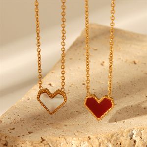 Colliers pendentifs en forme de cœur délicats en acier inoxydable plaqué or 18 carats avec incrustation de coquille blanche anti-allergie pour filles - Product Image 4