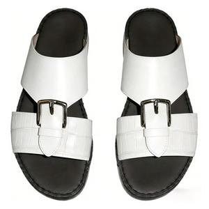 Sandales de luxe italiennes en cuir véritable de qualité supérieure avec pièces métalliques personnalisées, fabricant de chaussures arabes, pantoufles pour les vacances à la plage du Golfe - Product Image 3