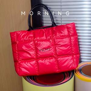 Sacs fourre-tout de luxe de grande capacité pour femmes sacs fourre-tout gonflés et imperméables à poignée en PU pour l'été vente en gros - Product Image 1