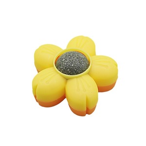 Nuevo juguete giratorio para gatos con forma de bola de menta, moderno y divertido, para limpiar, masticar y eliminar el pelo; un juguete entretenido para que los gatos lo muerdan. - Product Image 5