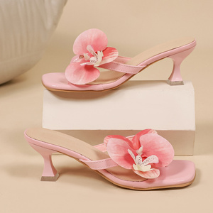 Mules blanches à talons pour femmes avec fleur d'orchidée 3D et <span class=keywords><strong>talon</strong></span> chaton - Product Image 1