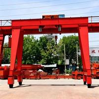 Grue portique mobile industrielle autopropulsée à double poutre de 32 tonnes sur pneus en caoutchouc pour la manutention de tuyaux en acier en entrepôt