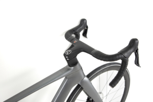 Vélo de Ville et de Route en Fibre de Carbone 700C R10pro Sport avec Frein à Disque Sans Fil WheelTop EDS TX 24 Vitesses et Pédales Ordinaires – Offre Spéciale - Product Image 6
