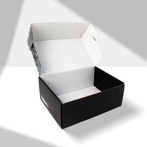 Boîte d'emballage postale en carton ondulé noir avec logo personnalisé d'usine OEM, assurance qualité, gaufrage, recyclable - Product Image 1
