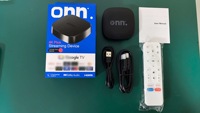 Boîtier TV intelligent Onn 4K Android 14, décodeur 4K Quad Core, connectivité 5G, 2 Go de RAM, télécommande vocale pour lecteur multimédia en streaming