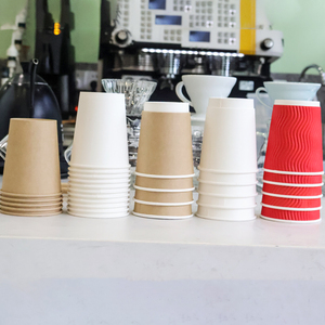 Gobelets à café jetables en papier synthétique à double paroi ondulée isolée avec couvercle et logo personnalisé - Product Image 3