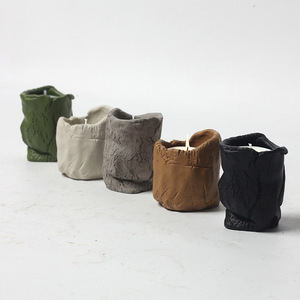 Ensemble de bougies en cire de soja en vente en gros Bougie parfumée au parfum de lavande en pot de ciment à 6 coins - Product Image 1