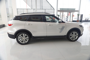 Véhicule d'occasion en promotion : Zotye T700 2018, 1.8T essence, 5 portes, 5 places, SUV, conduite à gauche, toit ouvrant, faible kilométrage, haute performance - Product Image 4