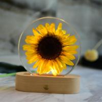 Lovebay Cadeaux uniques pour la Saint-Valentin, lampe de nuit en résine avec un vrai tournesol, fleur éternelle réelle pour elle, lampe de chevet pour la décoration de la maison