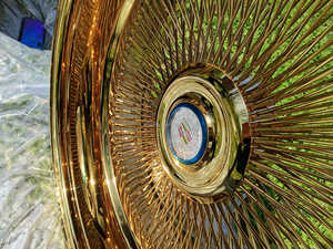 Cerchi in Raggi Dorati da 26 Pollici, Anteriore 26x9 con Bordo da 3 Pollici, Posteriore 26x10 con Bordo da 5 Pollici, Coprimozzi Flottanti - Product Image 5