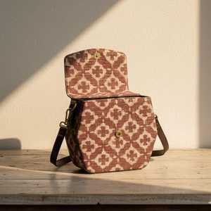 Bolso de Mano Boho Geométrico Hecho a Mano con Estampado de Bloques y Cierre de Cremallera, Ecológico, Vintage, para Mujer - Product Image 1