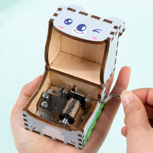 Boîte à musique en bois faite à la main pour enfants, jouets éducatifs pour enfants, décoration, mini boîte à musique à manivelle en bois, cadeaux musicaux pour garçons et filles - Product Image 4