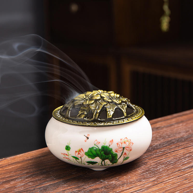 แมลงปอพอร์ซเลนสีขาวเล่น-ด้วยผ้าฝ้ายทนไฟ