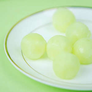 Daqiaodao 편의점 녹색 매화 맛 아이스 큐브 파우치 음료 달콤한 신 도매 가격 명확한 원형 아이스 팝 파우치 - Product Image 4