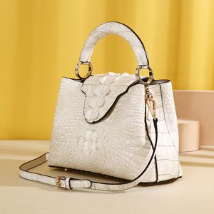 Borsa da donna bianca con motivo coccodrillo, nuova borsa alla moda, elegante e versatile, può essere indossata <span class=keywords><strong>a</strong></span> spalla <span class=keywords><strong>o</strong></span> <span class=keywords><strong>a</strong></span> tracolla. - Product Image 3