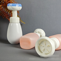 Pompe à mousse à clipser de 300 ml, flacon à mousse en forme de fleur, flacon distributeur en plastique de forme irrégulière pour nettoyant visage.