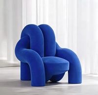 Fauteuil de salon sculptural et moelleux bleu roi, chaise d'appoint design pour salon, café, hôtel