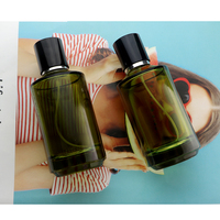 Flacon de parfum vide de luxe haut de gamme 100 ml transparent vert olive avec design d'épaule spécial et vaporisateur de brume parfumée