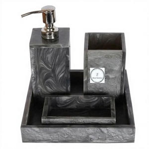 Juego de accesorios de baño hexagonales modernos-Soporte para dispensador de jabón líquido MDF compuesto de madera y resina-Decoración geométrica única - Product Image 1