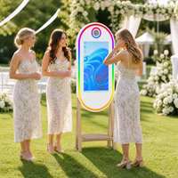 Photo Booth Cermin dengan Layar Sentuh 32-inci dan Ring Light Kamera untuk Pesta Pernikahan Mesin Photo Booth Berkualitas Tinggi dan Bergaya