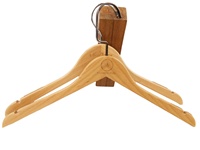 Vente en gros de cintres à un niveau en bois naturel avec pince pour jupe Type de vêtement pour salon