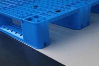Palette Euro NEXARA 1200*800mm en plastique bleu, 3 roulettes, simple face, entrée 4 directions, palettes de liquidation à vendre