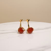 Boucles d'oreilles pendantes à pompon en métal plaqué or 18 carats, écologiques, avec turquoise synthétique, agate rouge et œil de tigre, en gros et en stock