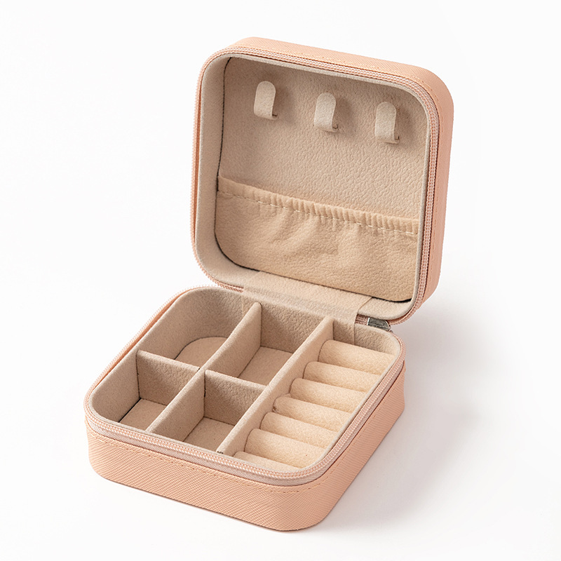 Poudre nude à motifs croisés colorés