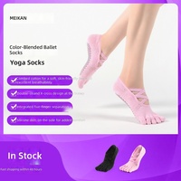 Chaussettes de yoga OEM antidérapantes à cinq doigts en coton avec sangle pour la cheville, idéales pour le Pilates et le fitness en intérieur