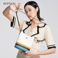 Offre Spéciale Design personnalisé femmes épissage couleur cuir oreiller sac de haute qualité à bas prix deux poignées Logo personnalisé impression en vrac