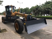 Niveleuse à moteur GR215A 6 roues motrices avec une force de traction élevée