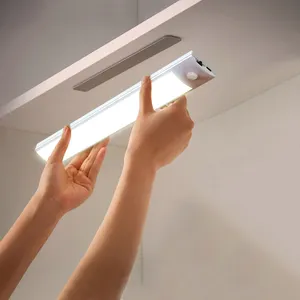 Luz de led inteligente recarregável por usb, lâmpada para estante de armário interno, luz noturna, sensor de movimento