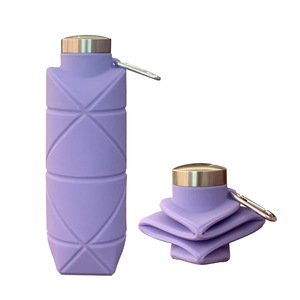 Bouteille pliable en silicone géométrique légère de 700 ml pour les voyages et les activités de plein air - Product Image 6